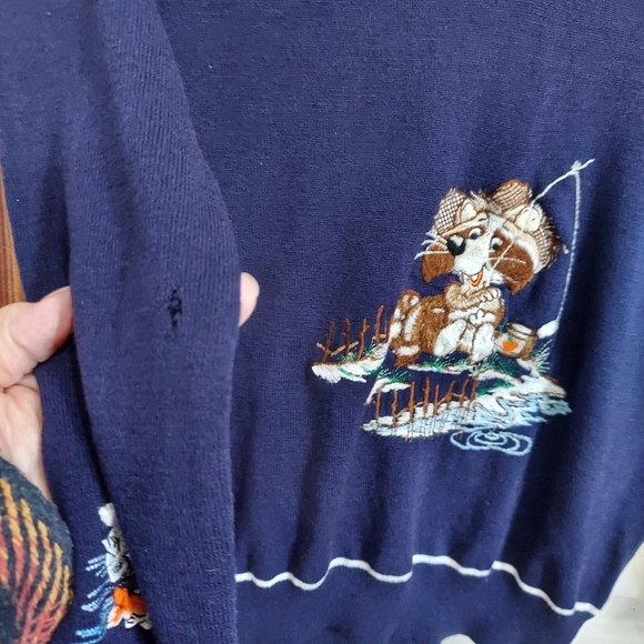 Vintage Adee of California Embroidered "Racoon Gone Fishing" V-Neck Sweater - Picture 7 of 7